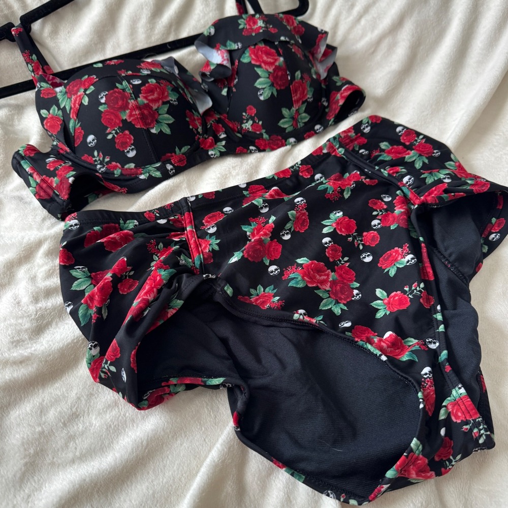 Hot Topic Bikini Set XL Black Red Roses Skulls Ruffle High Waist Alt Goth Retro